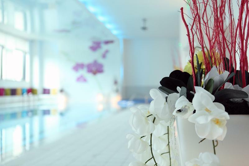 Penthouse Orhideea Aparthotel Bukares Bagian luar foto