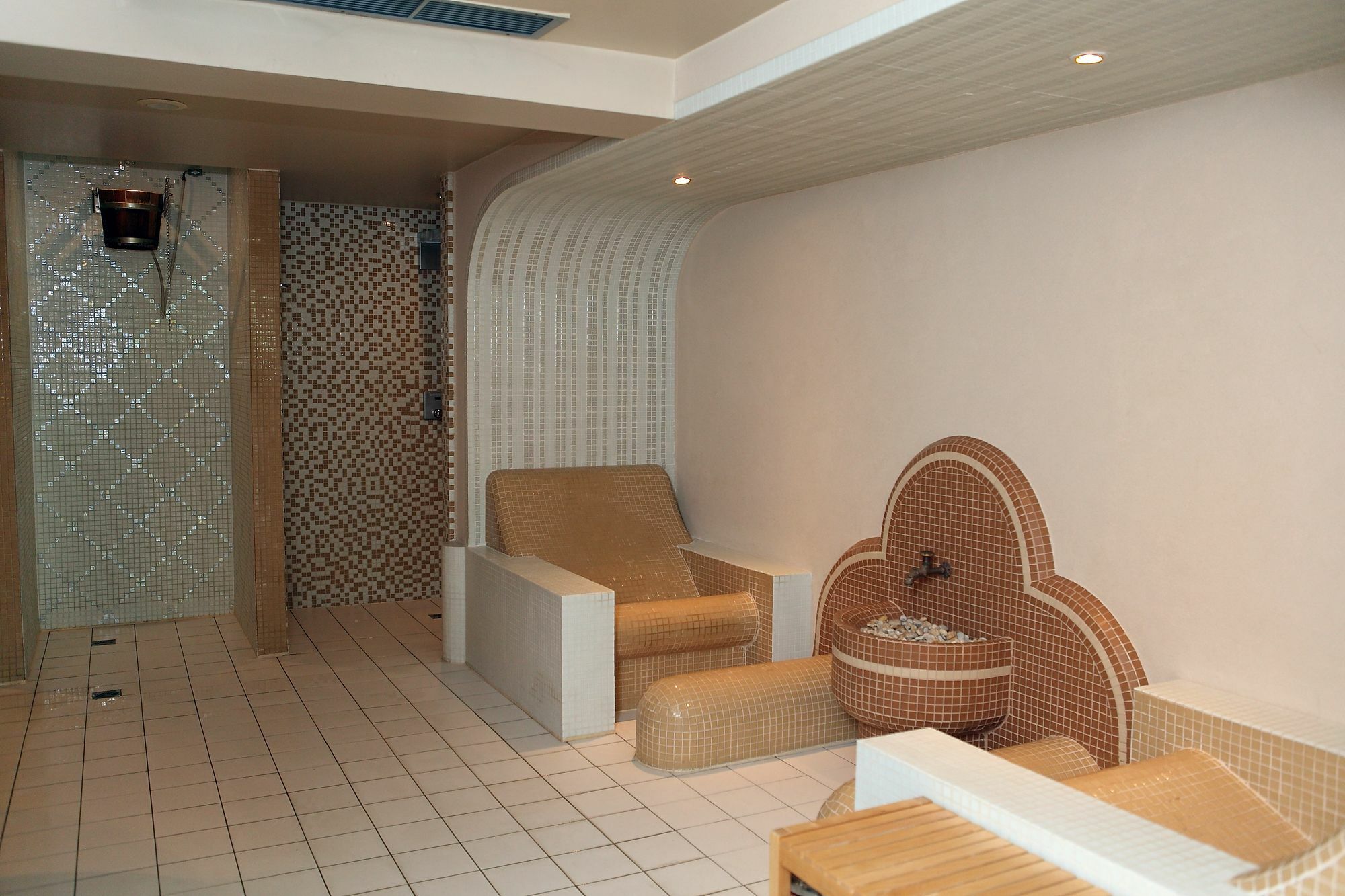 Penthouse Orhideea Aparthotel Bukares Bagian luar foto