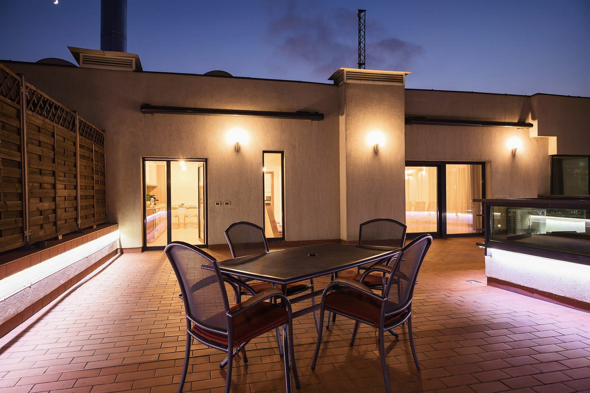 Penthouse Orhideea Aparthotel Bukares Bagian luar foto